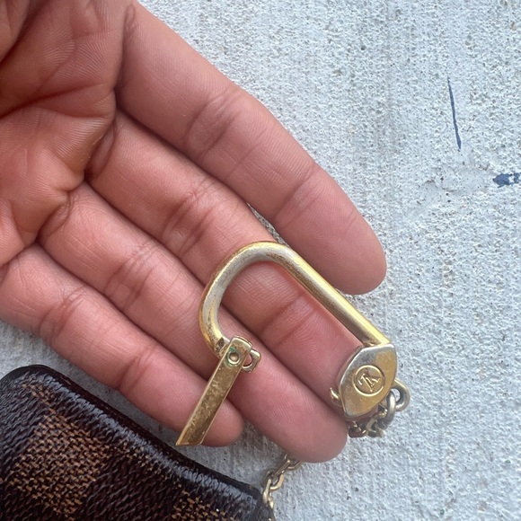 Louis Vuitton key pouch - Picture 3 of 3